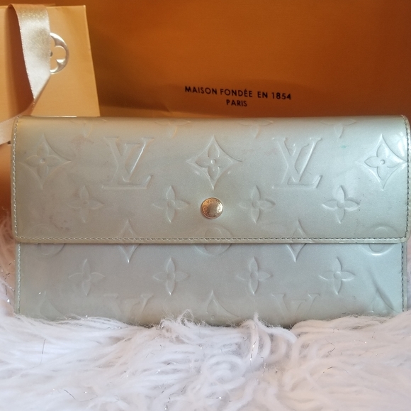 Louis Vuitton Handbags - Louis Vuitton Arctic Vernis International Wallet Rare